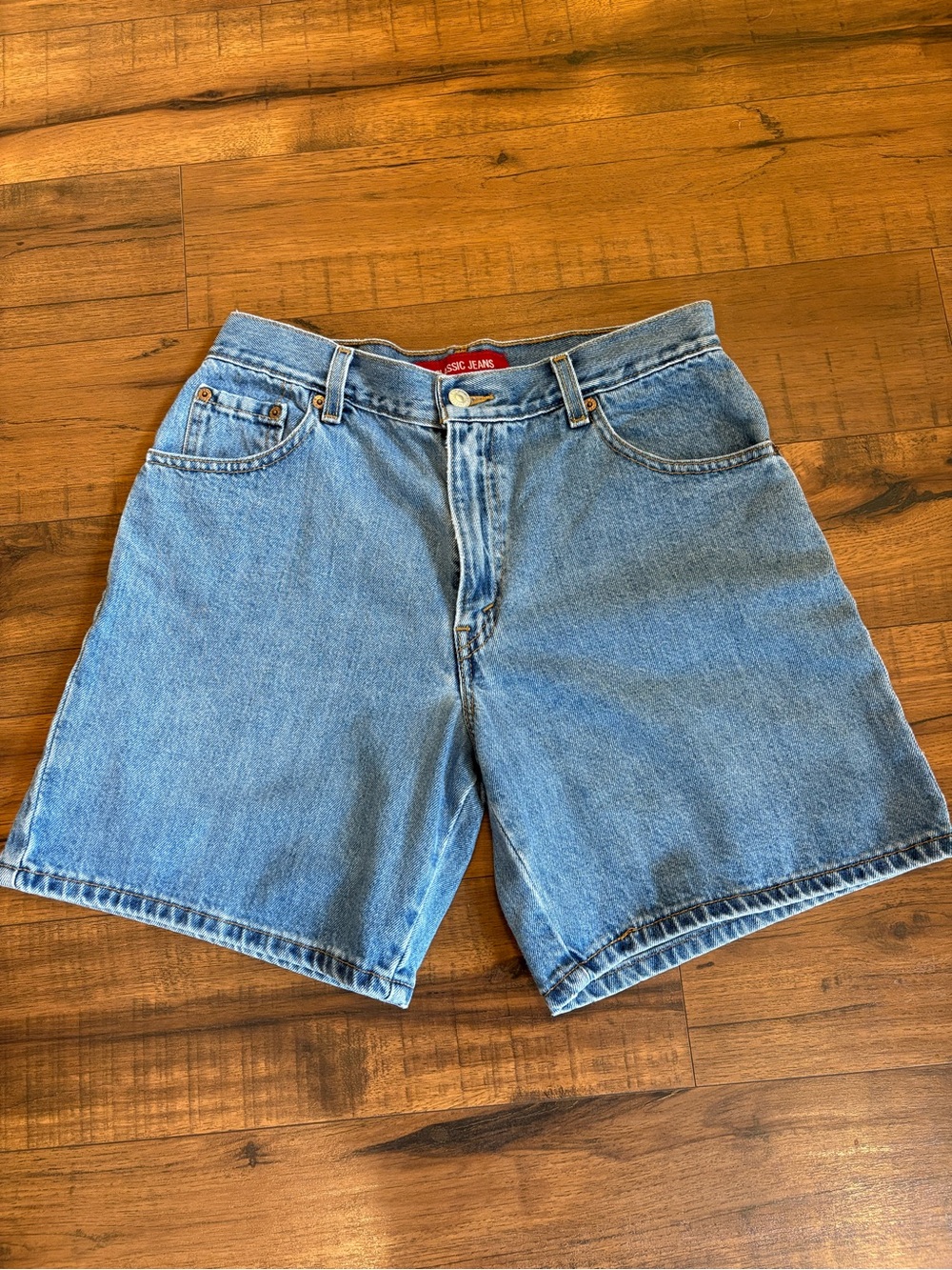 VTG Y2K Levi’s Denim Shorts Women’s Size 10 Classic Fit Mom Shorts - Picture 1 of 8